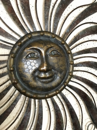 Wunderschöne dekorative Wandverzierung aus Metall, THE SUN